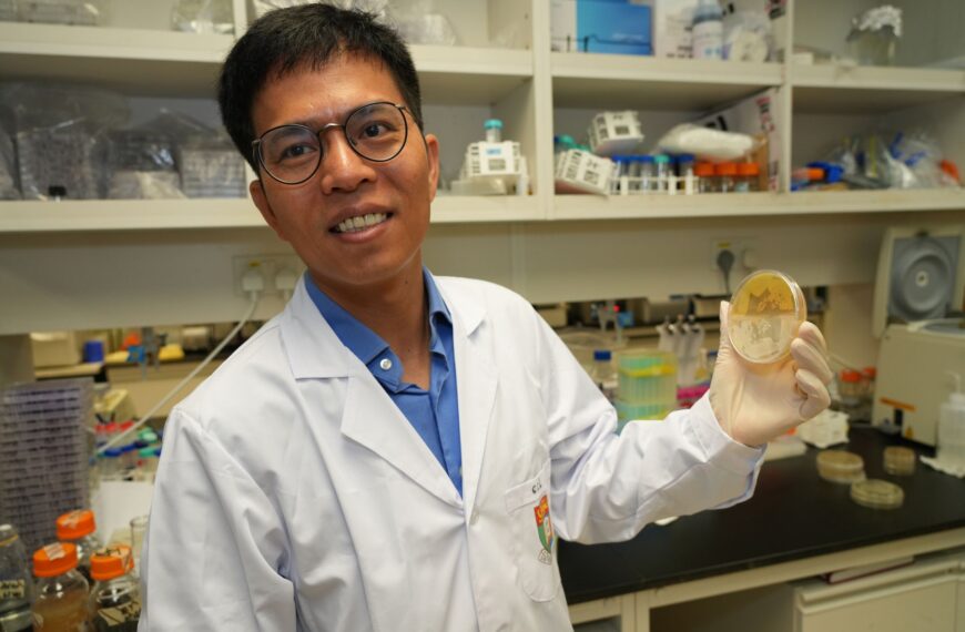 Professor Philip Yongxin Li, from the Department of Chemistry, HKU