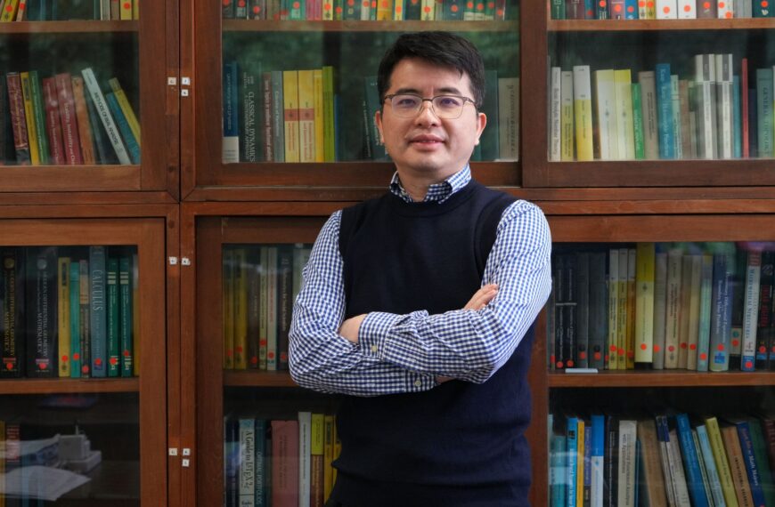 Professor Yuan Xiaoming works in the Department of Mathematics at HKU. An accomplished mathematician and scientist, he was three times voted highly cited researcher by Clarivate Analytics. Professor Yuan’s main speciality is optimisation, and he applies this expertise in the field of artificial intelligence. In this interview with our science editor Dr Pavel Toropov, Professor Yuan explains the importance of mathematics in AI.