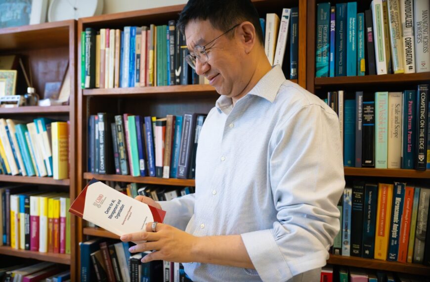 Professor Jin Li from the Centre for AI, Management and Organization talks about the future of work in his office